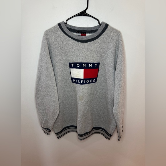 Tommy Hilfiger Other - Pre-Owned XL Tommy Hilfiger Light Heather Grey Logo Patch Vintage Crewneck